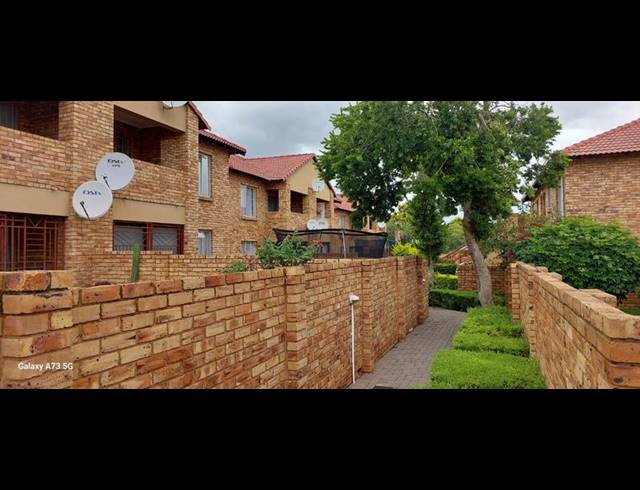 2 BEDROOM TOWNHOUSE FOR SALE IN THERESA PARK